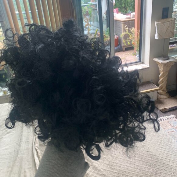 Black curly disco wig seventies style - Halloween - Picture 3 of 3